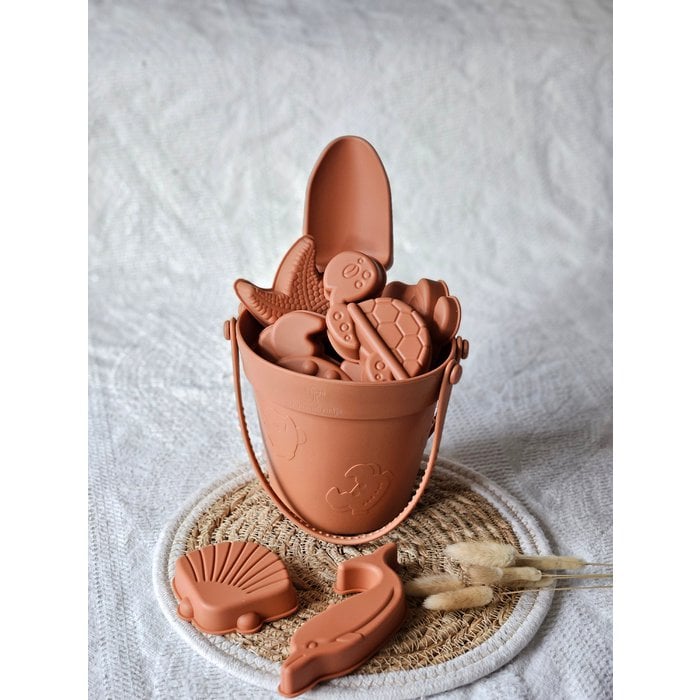 Seau en silicone avec moules (couleur rouille) - Babynouch