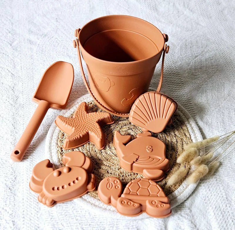 Seau en silicone avec moules - couleur rouille - Babynouch