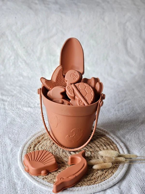 Seau en silicone avec moules - couleur rouille - Babynouch