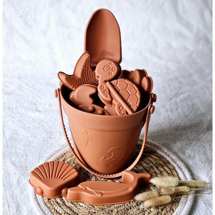 Seau en silicone avec moules (couleur rouille) - Babynouch
