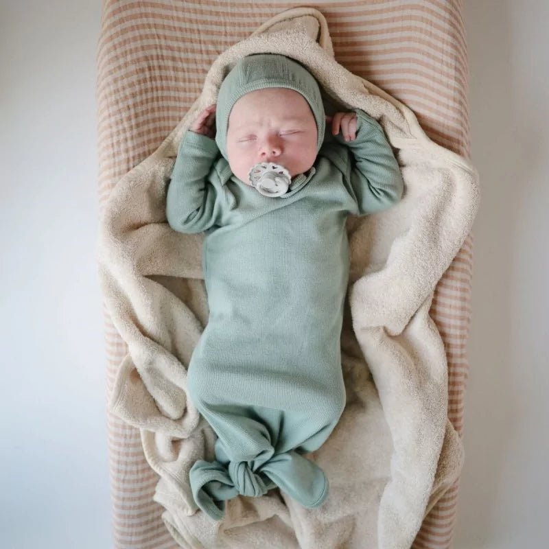 Serviette à capuche Mushie - couleur Fog - Babynouch